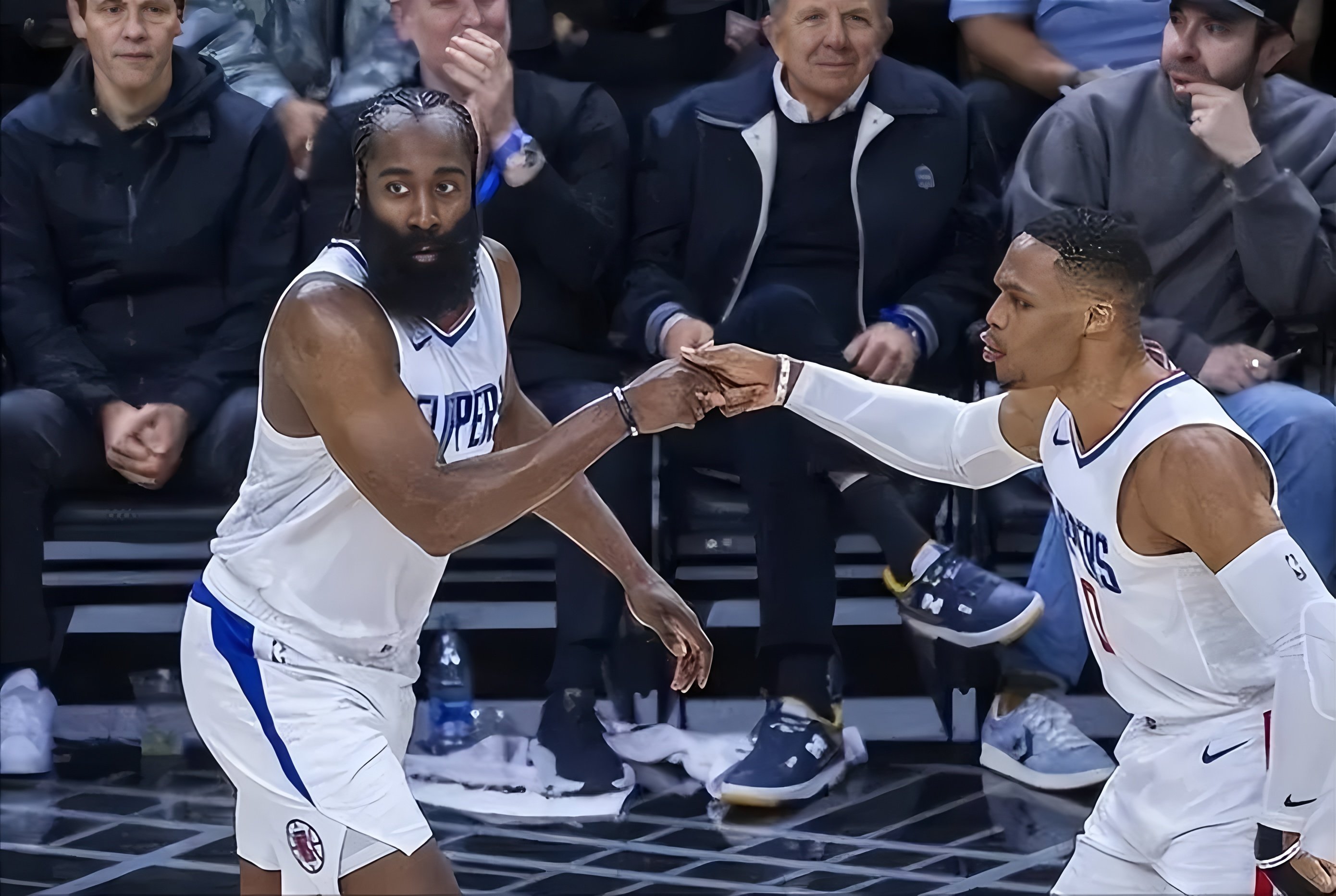 开元体育-关于离谱！洛杉矶快船复出首秀备战NBA季后赛阿贾克斯迎法甲关键赛，罗马内部会议纪要流出——今晚止住颓势的信息