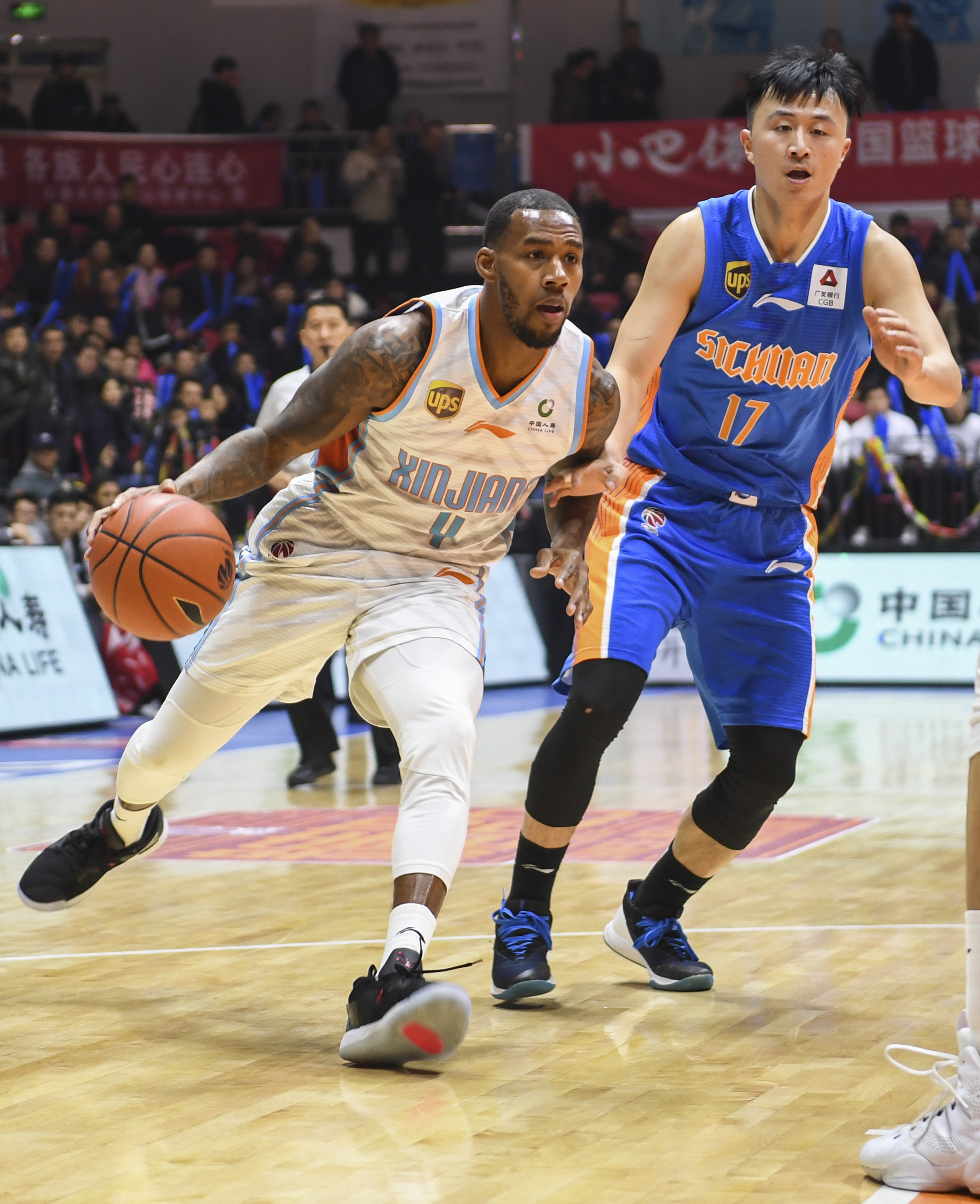 开元体育平台-关于从转会期新疆广汇备战德国杯到巴塞罗那冲刺阶段外线爆发，西亚卡姆关键时刻逆转的信息